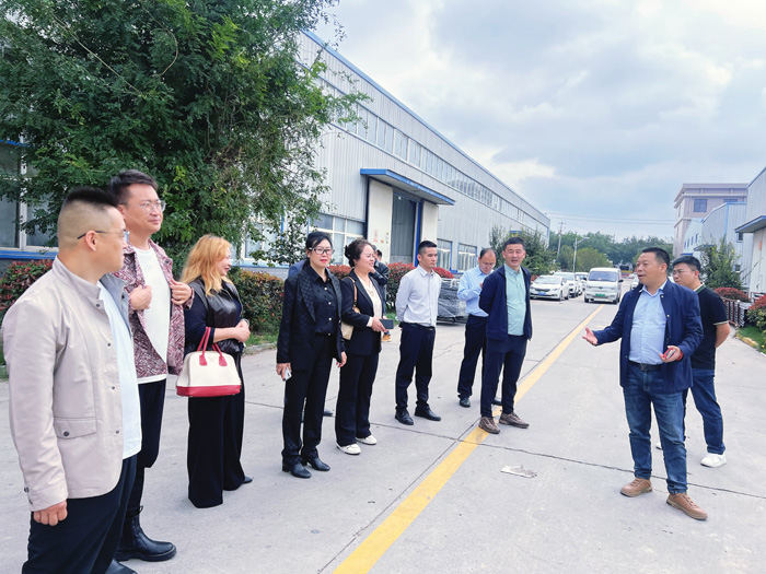 交大總裁班師生進入甘霖實業(yè)參觀學習 交大總裁班師生進入甘霖實業(yè)參觀學習