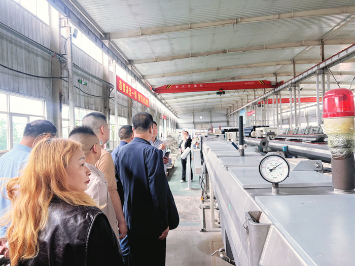 交大總裁班師生進入甘霖實業(yè)參觀學習 交大總裁班師生進入甘霖實業(yè)參觀學習