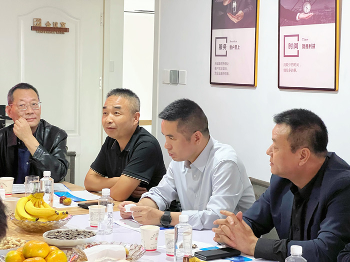 交大總裁班師生進入甘霖實業(yè)參觀學習 交大總裁班師生進入甘霖實業(yè)參觀學習